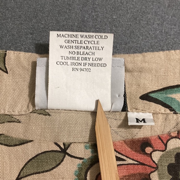 Hot Cotton Woman by MarcWare floral beige blouse Size M Made in USA 3/4 sleeves - Picture 7 of 7